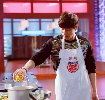 《星厨驾到》张亮燃烧创意 直言做菜就像谈恋爱