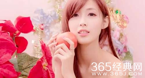 一个人的眼神，将一颗心凭靠在一个寂静的角落