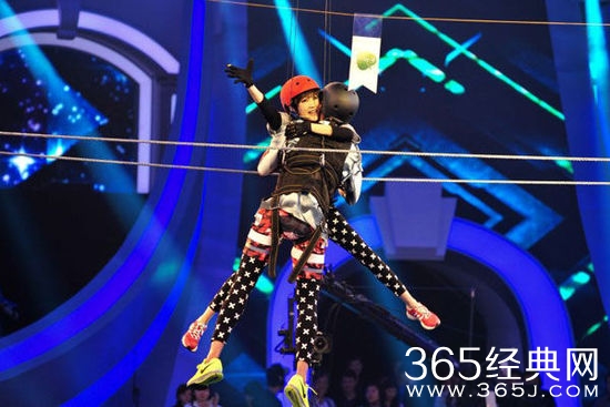 陆毅鲍蕾夫妻高空拥抱