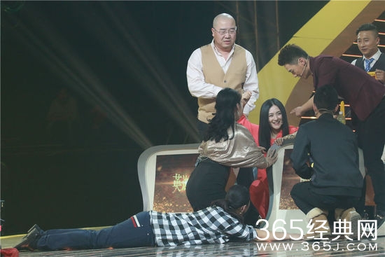 选手下跪求晋级