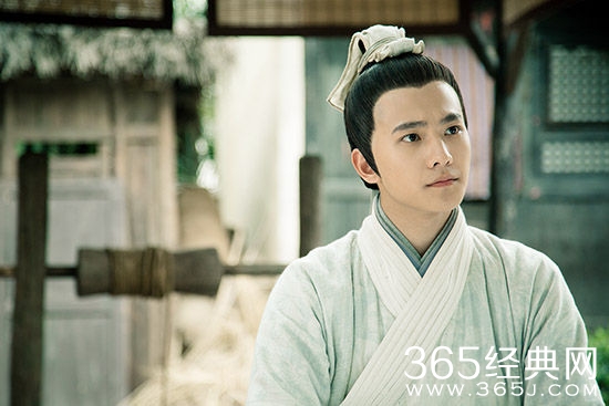 杨洋《少四》打戏险伤眼 520表白恶搞双丰收