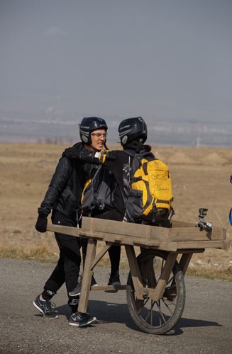 《出发吧爱情》上演厕所浴室之争 戚薇李承铉时刻甜蜜