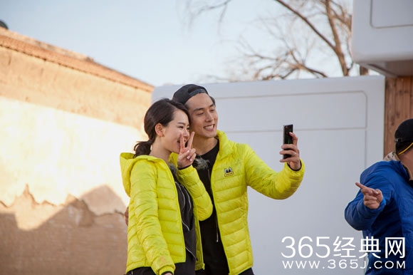 《出发吧爱情》上演厕所浴室之争 戚薇李承铉时刻甜蜜