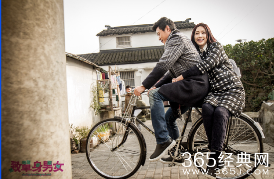 陆毅骑自行车张俪背后抱