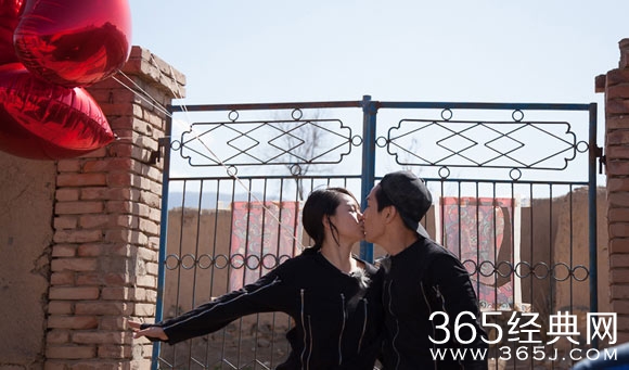 《出发吧爱情》上演厕所浴室之争 戚薇李承铉时刻甜蜜