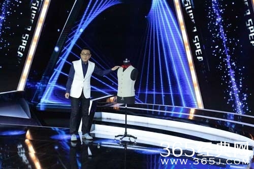 《演说家》窦文涛带遗物开讲 鲁豫儿子竟已20岁？