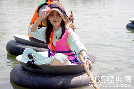 大张伟高烧昏迷 姚笛冒险独自驾牛车赢比赛