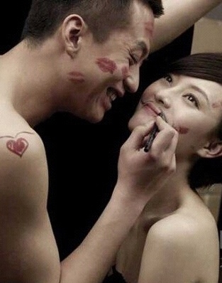 邓超调侃与孙俪家庭生活：她拿拖鞋让我签名