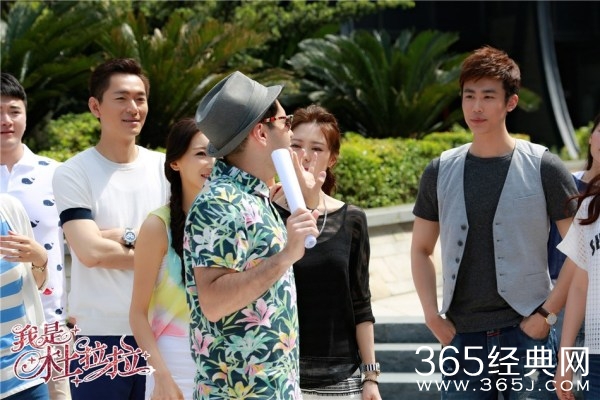 《我是杜拉拉》探班 戚薇放话：我才是杜拉拉