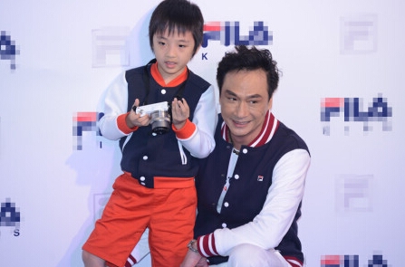 曹格给吴镇宇发微信说的是什么