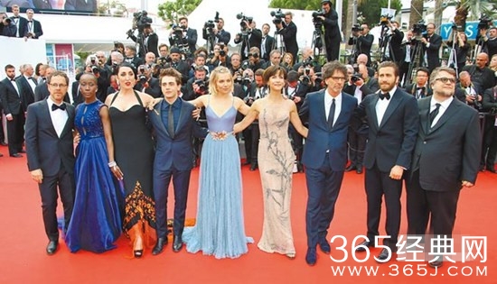 女星不穿高跟鞋走红毯被阻拦 戛纳保安太认真