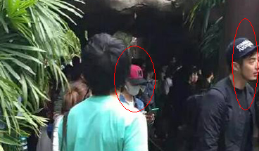 此前金世佳和李沁就被发现同游日本