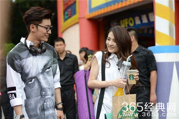 《我们相爱吧》石榴夫妇令剪辑师纠结 刘雯崔始源采访真心