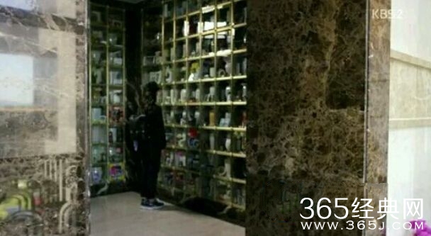 《学校2015》第十集结尾出现的是高恩星还是李恩菲？