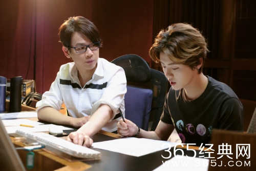 鹿晗陶喆《请到长城来滑雪》MP3/MV在线试听下载