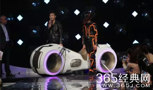 “钢铁侠”登《非诚勿扰》拒女嘉宾疑炫富