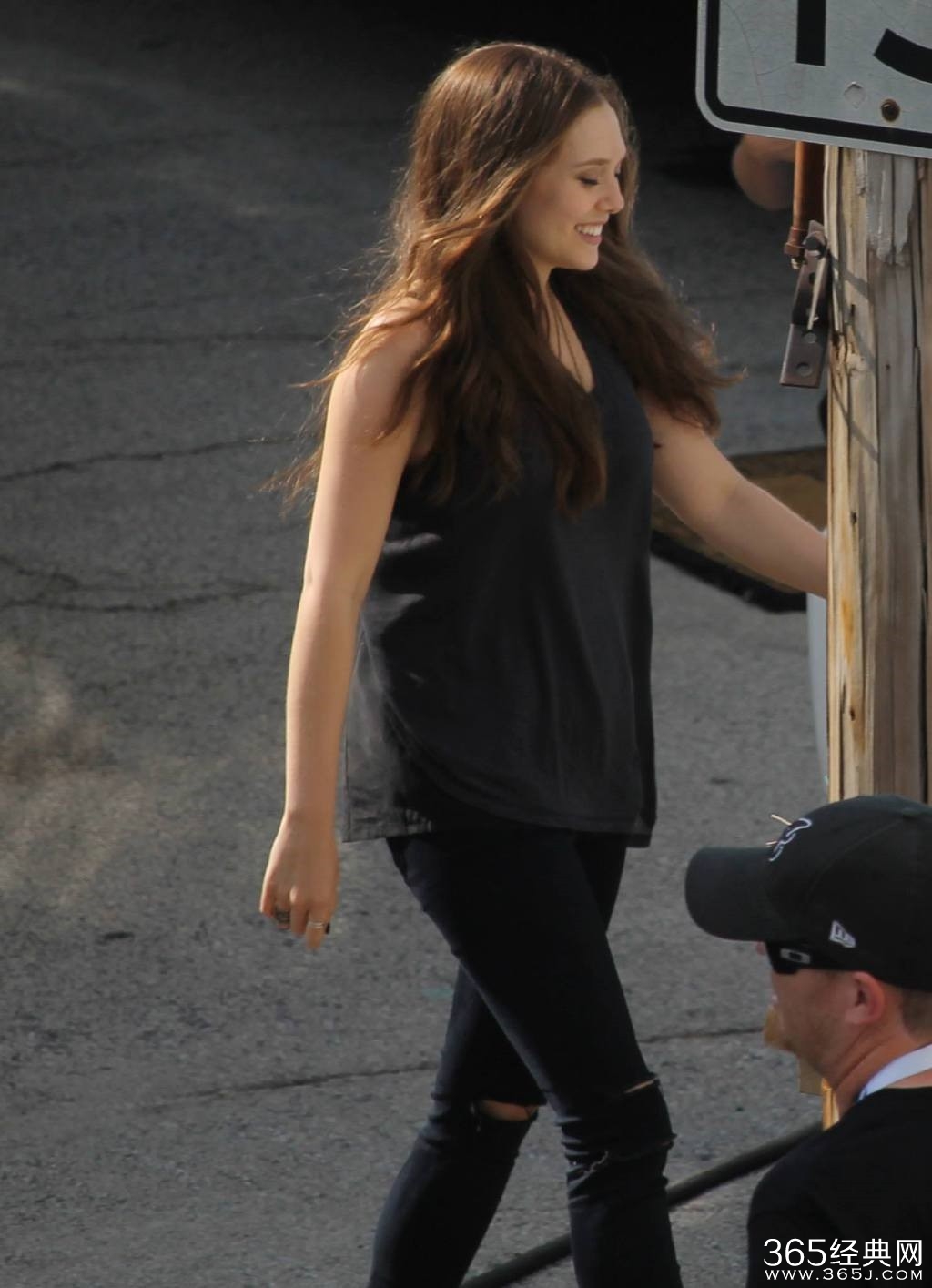 《美国队长3：内战》片场新照 美队露黑丝