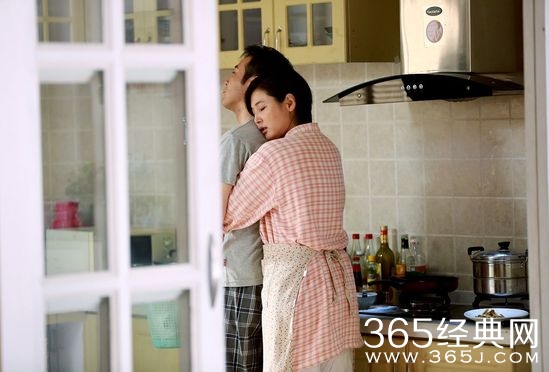 张延饰演的顾铭太太成熟中带着小女人的妩媚