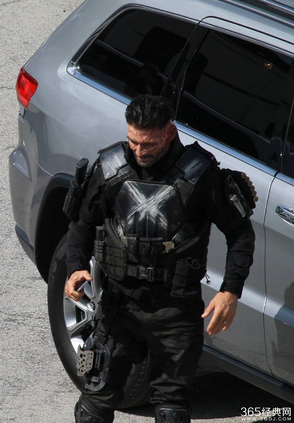 《美国队长3：内战》片场新照 美队露黑丝