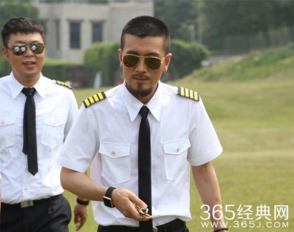 《冲上云霄》众星帅气空降 杨子称拿到驾照就买飞机