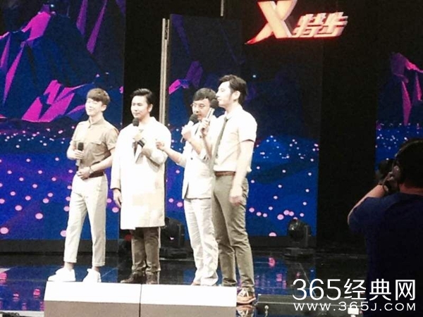 孛儿只斤·包迪录制《天天向上》现场照曝光