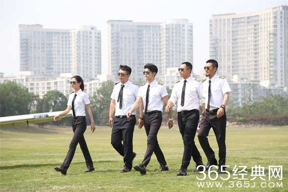 《冲上云霄》众星帅气空降 杨子称拿到驾照就买飞机