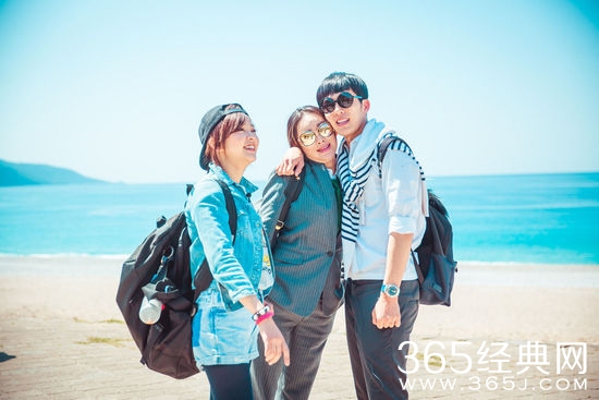 井柏然和姐姐亲密合影