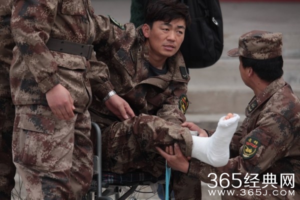 王宝强受伤谜团今晚揭晓 杜海涛当临时教官