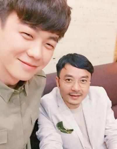 包迪与汪涵合照