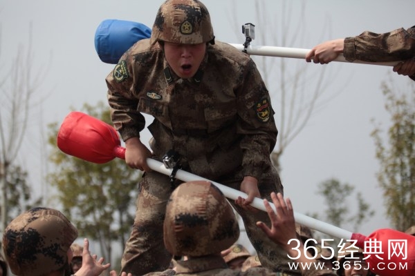 王宝强受伤谜团今晚揭晓 杜海涛当临时教官