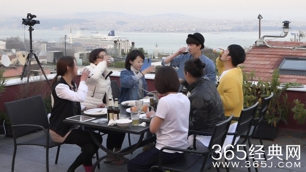 《花儿与少年》土耳其之行大揭秘 姐弟红唇大展\