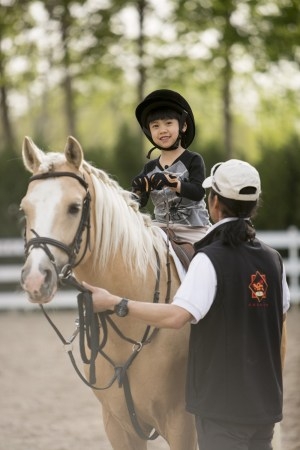 李晨被嗯哼叫爸爸跑男团集体乱入《爸爸回来了》