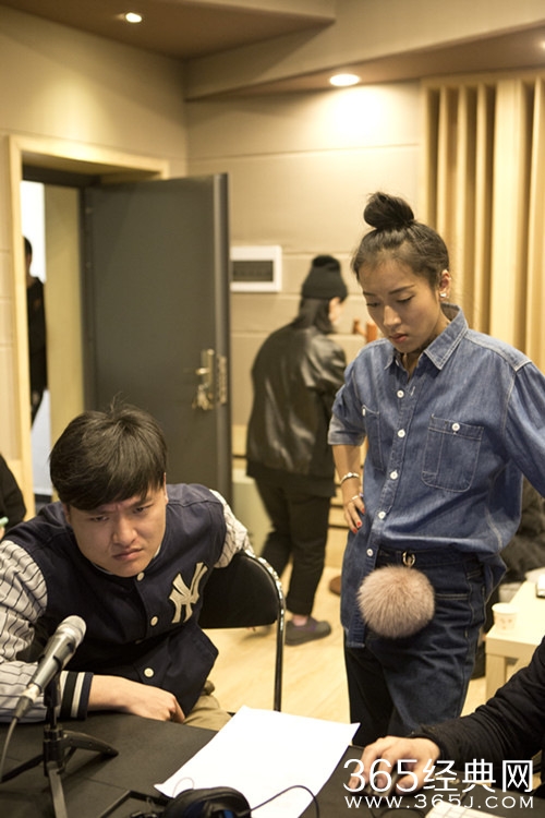 吉克隽逸录制新歌。