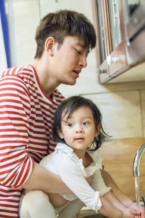 央媒炮轰“爸爸”类真人秀：童星容易被催熟