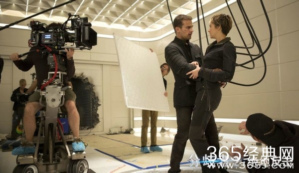 《分歧者2》片场照展示大手笔 狮门再造系列经典