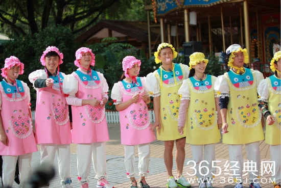 《跑男》欢庆六一变巨婴 李晨力量不减欢乐倍增