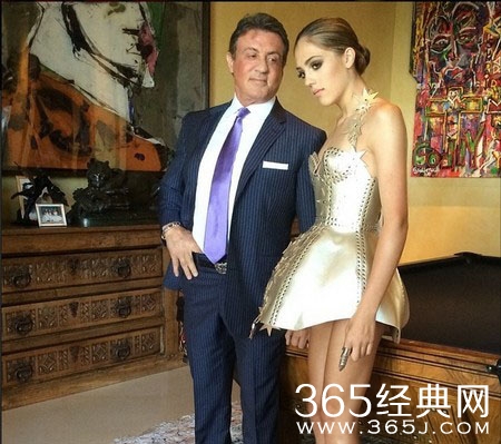 史泰龙16岁女儿近照曝光 身材纤细美腿修长