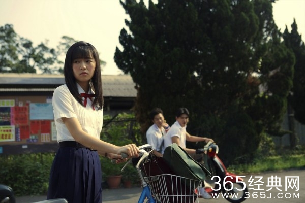 《我的少女时代》曝海报 陈玉珊赴棚拍现场指导