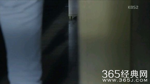 《whoareyou学校2015》第11集最后是谁给恩菲开的门