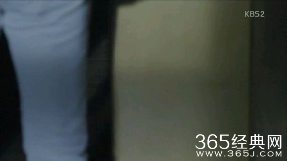 《whoareyou学校2015》第11集最后是谁给恩菲开的门