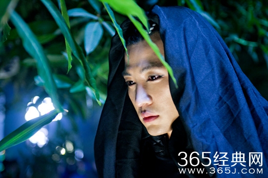 大左《前夫》扮吸血鬼 分享带小孩独门技能