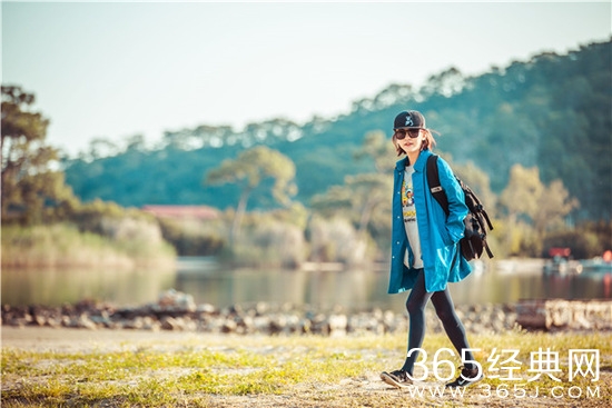 陈意涵潇洒徒步