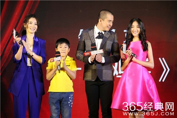 《剧场》办怀旧发布会 种丹妮“欺负”偶像陈数