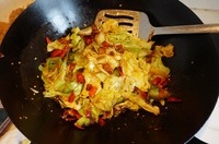 干锅手撕包菜的做法