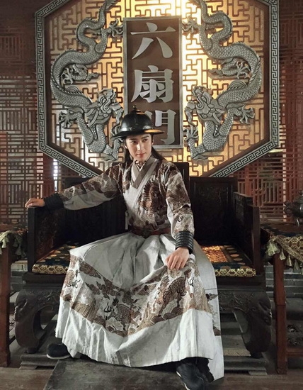 《六扇门》应昊茗酷炫造型曝光 上演古装华生