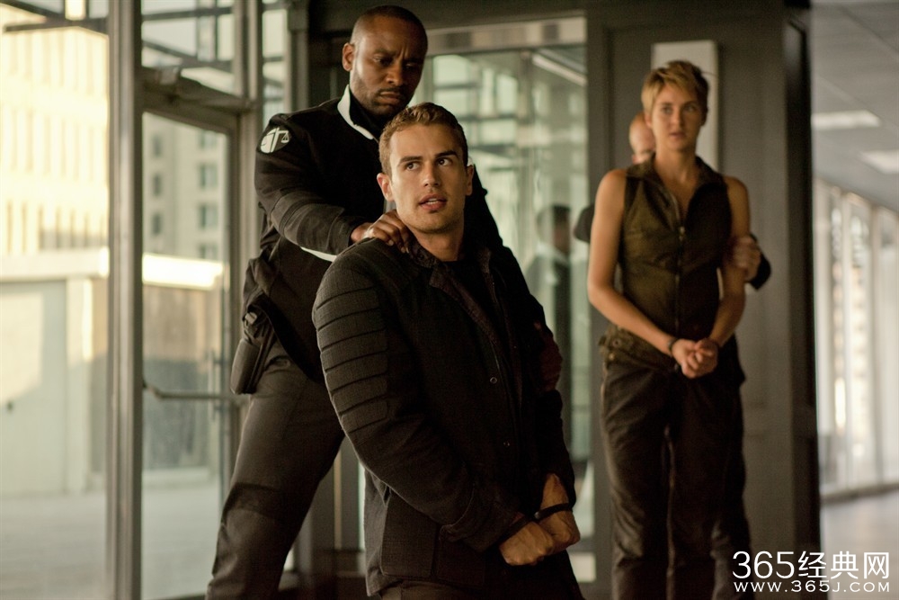 《分歧者2：绝地反击》影评