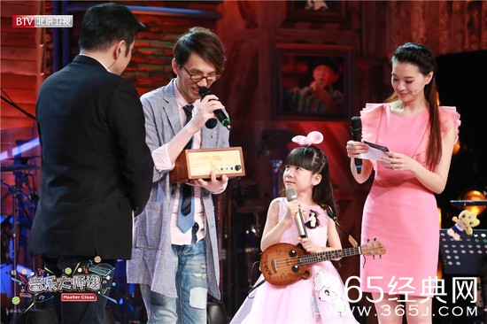 林志炫为孩子高八度拼《我的未来不是梦》。