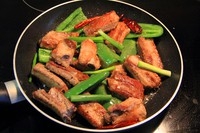 双椒煎排骨做法