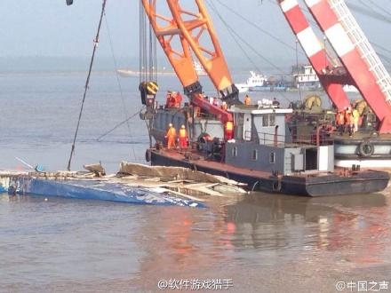 长江沉船为什么扶正工作这么难