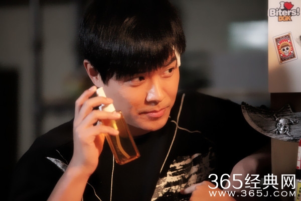 《大猫儿追爱记》曝剧照 海清陈思诚携手